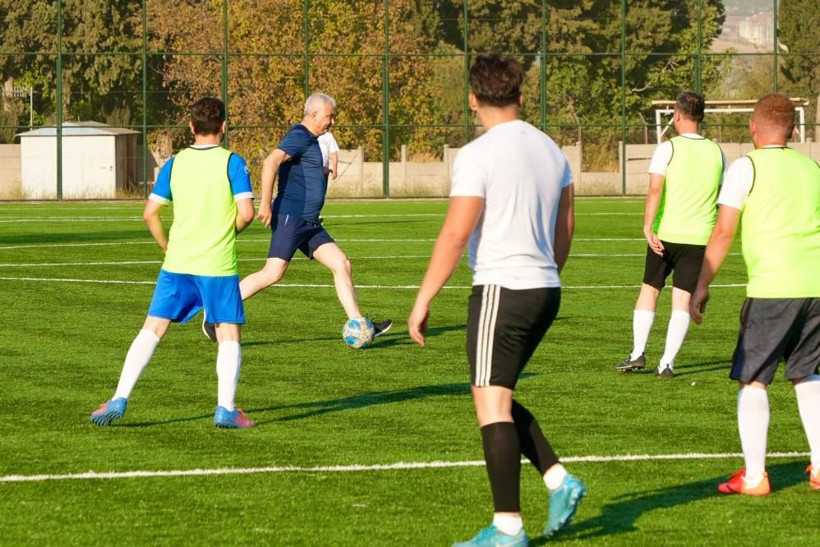 Kemalpaşa'da protokol yeşil sahaya indi! Başsavcı Bilen de katıldı - Resim: 2