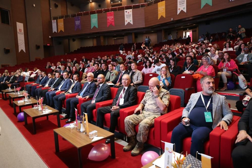 "12. Uluslararası Onkoloji Günleri" başladı! Vali Çakır ve Başsavcı Kantar kanser hastalarıyla buluştu - Resim: 3