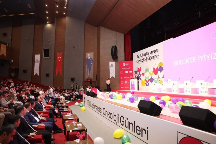 "12. Uluslararası Onkoloji Günleri" başladı! Vali Çakır ve Başsavcı Kantar kanser hastalarıyla buluştu - Resim: 1