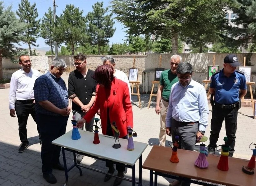 Öğrencilerden resim ve kermes sergisi! Başsavcı Öztürk de katıldı - Resim: 3