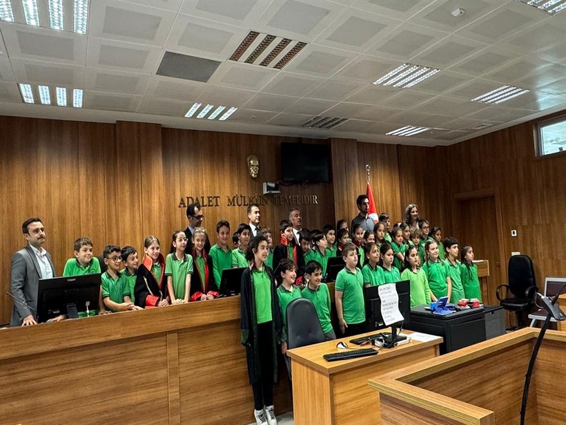 İlkokul öğrencileri adliyeyi ziyaret etti! Duruşma canlandırıldı - Resim: 7