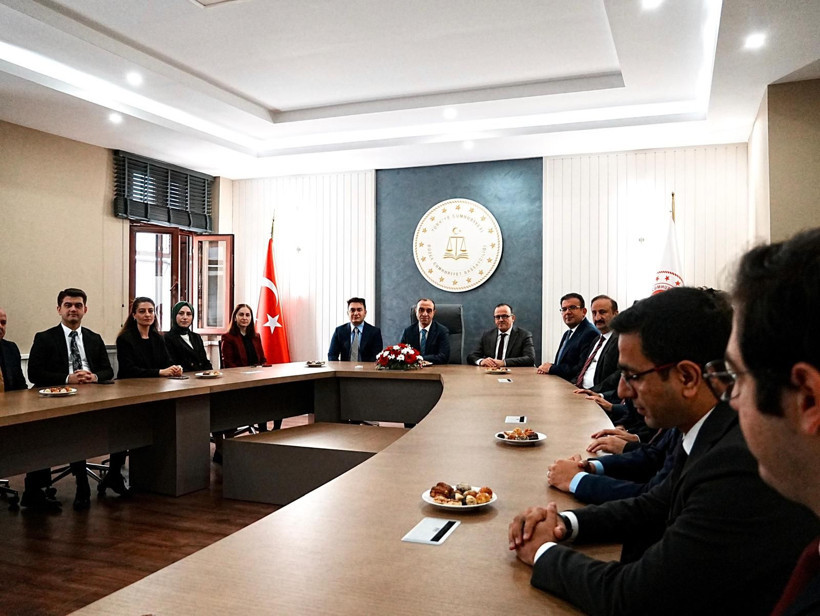 HSK Üyesi Özdemir, Düzce Adliyesi'nde! Başsavcı ve Komisyon Başkanı karşıladı - Resim: 2