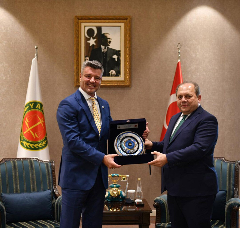 Fenerbahçe Başkanı Sadettin Saran'dan Yargıtay'a ziyaret! İmzalı forma takdim edildi - Resim: 3