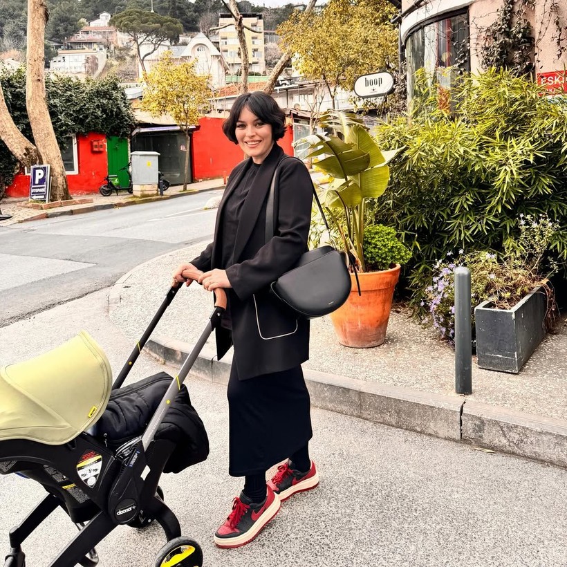 Ezgi Mola'nın evi 'okupa' hareketi tarafından işgal edildi - Resim: 7