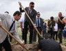 Başsavcı Fırat da katıldı! Yanan ormanı elleriyle yeşerttiler